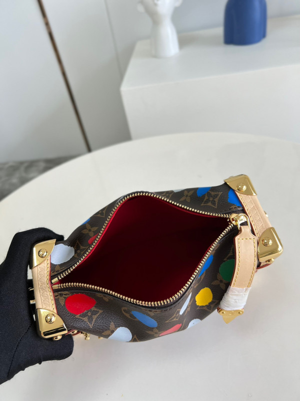 l0*is V*t0n side trunk mm