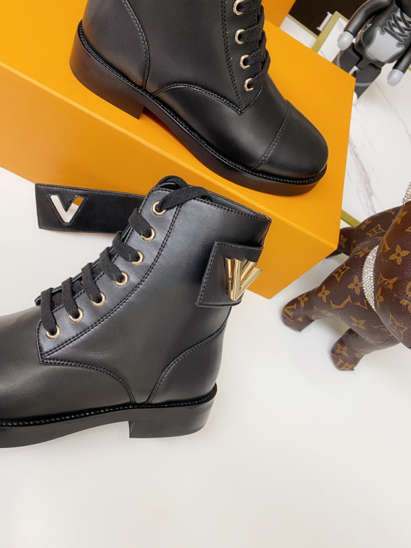 l0*is V*t0n wonderland ranger