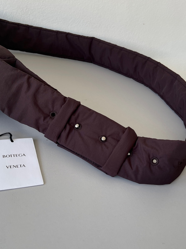 bo*te*ga Ve*ne*ta padded tech cassette