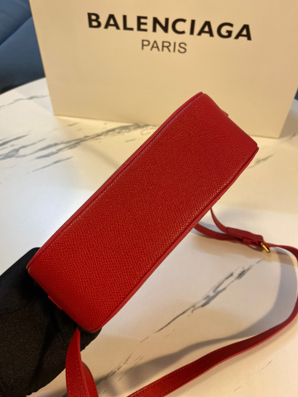 Ba*len*cia*ga everyday camera bag xs