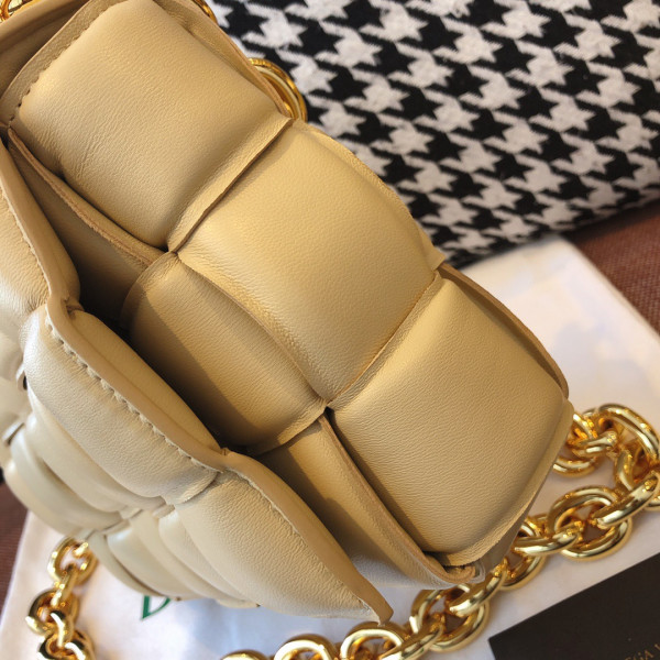 bo*te*ga Ve*ne*ta the chain cassette