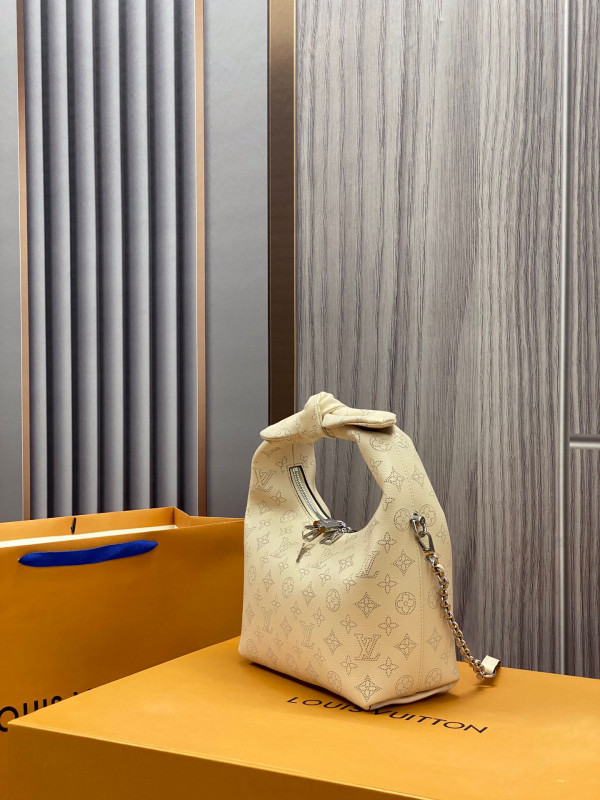 l0*is V*t0n why knot pm