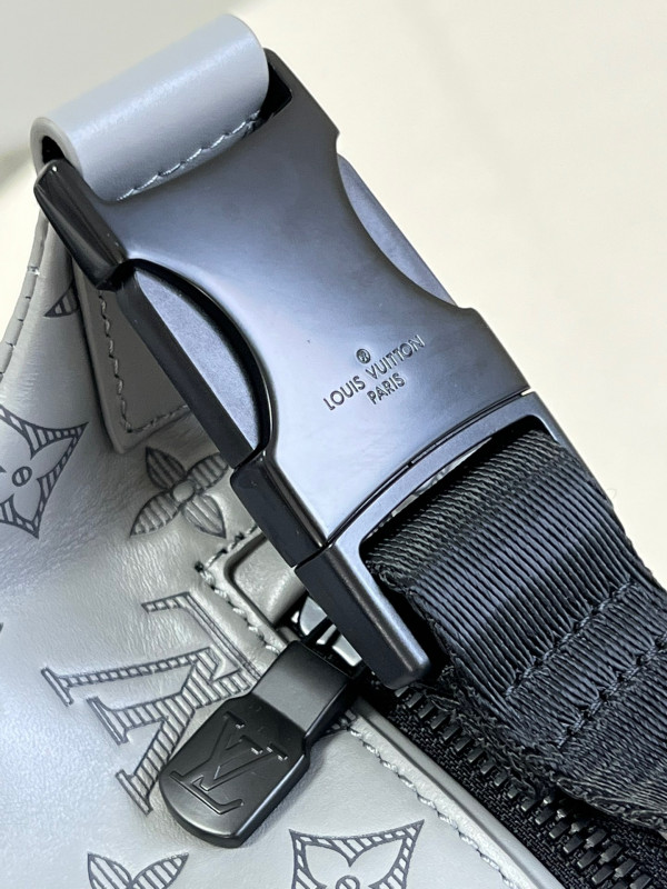 l0*is V*t0n discovery bumbag