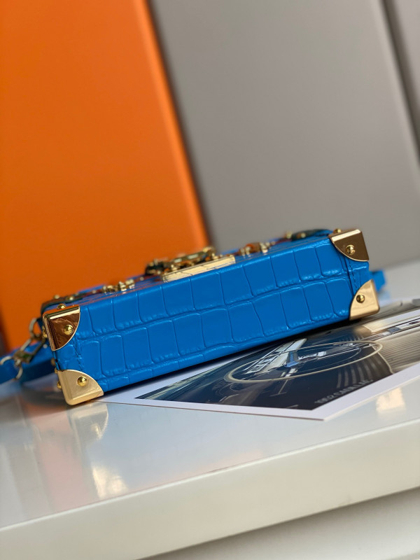 l0*is V*t0n petite malle