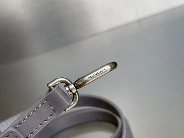 Ba*len*cia*ga hourglass