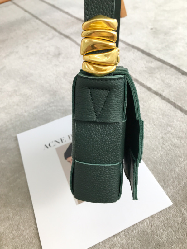 bo*te*ga Ve*ne*ta cassette