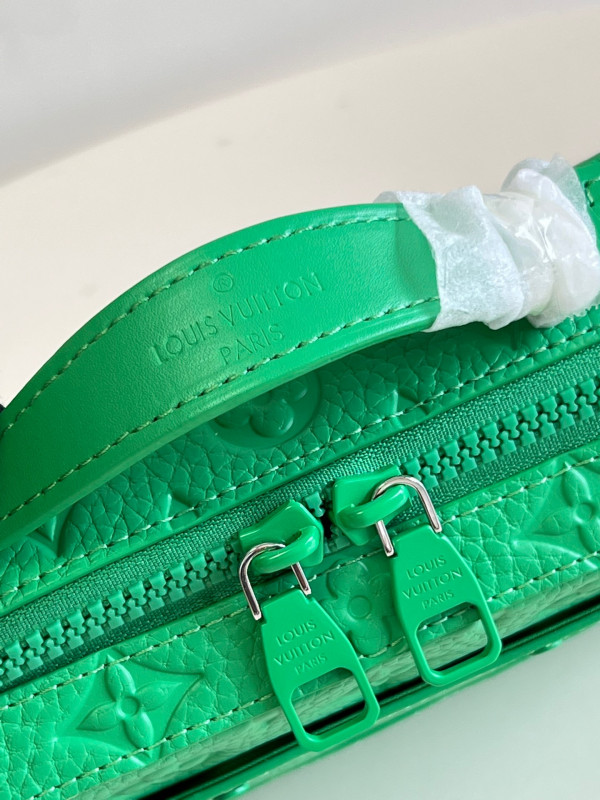 l0*is V*t0n handle soft trunk