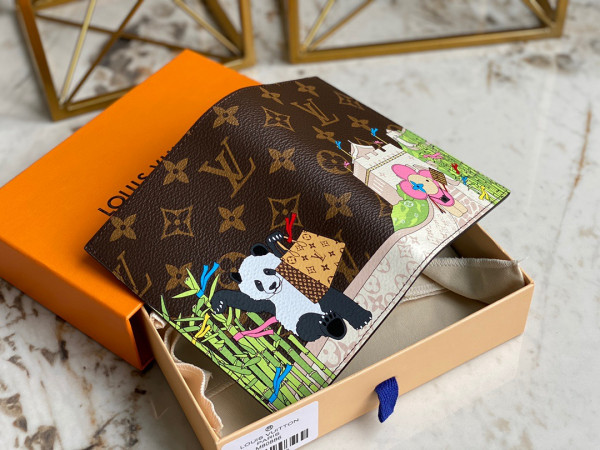 l0*is V*t0n passport cover