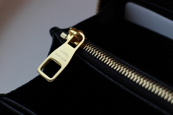 l0*is V*t0n zippy wallet