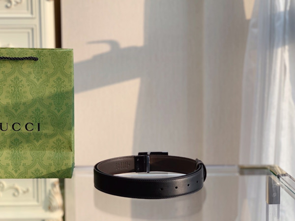 G*u*i reversible belt with square g buckle