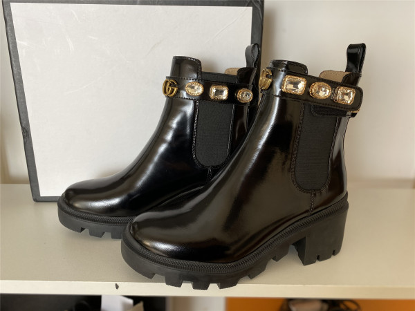 G*u*i embroidered leather ankle boot with belt