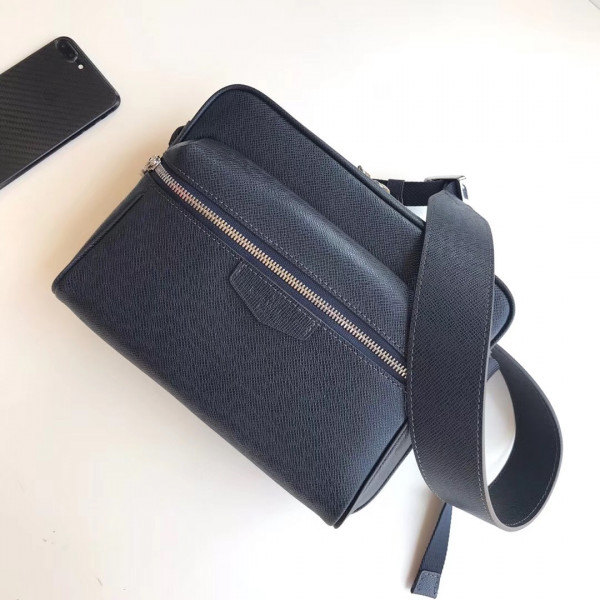 l0*is V*t0n outdoor messenger pm