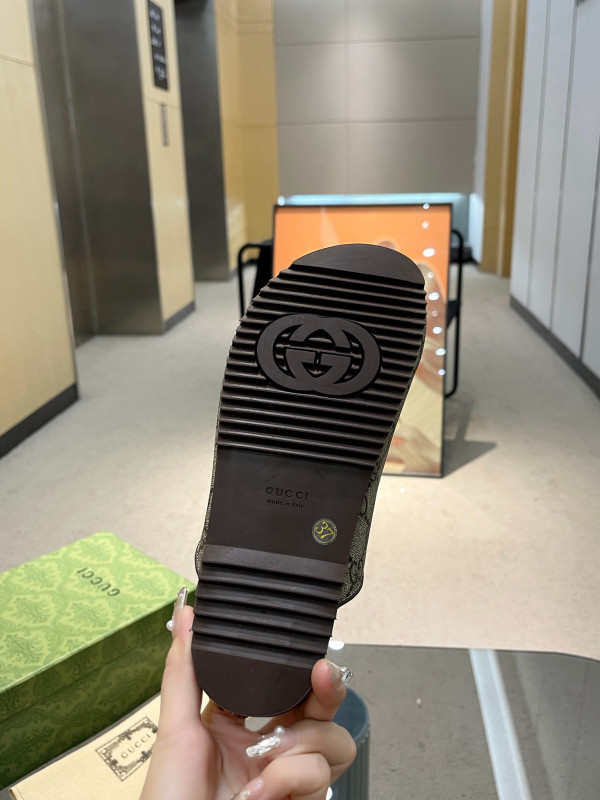 G*u*i horsebit slipper