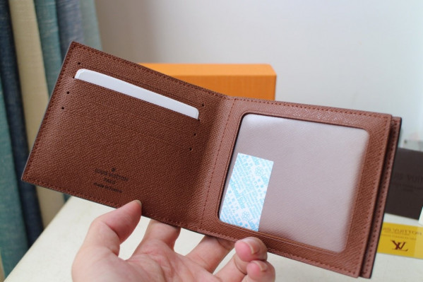 l0*is V*t0n amerigo wallet