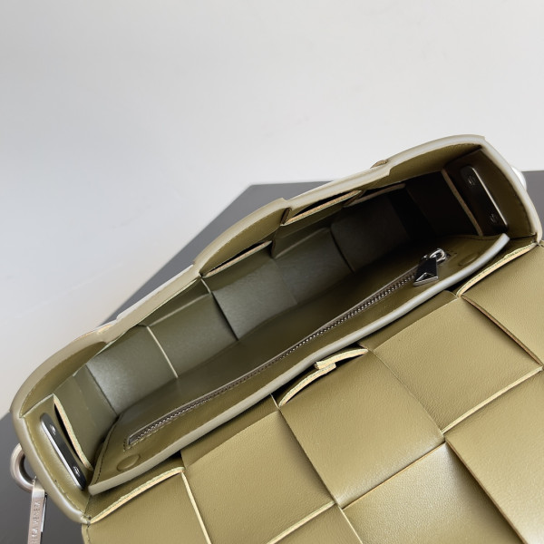 bo*te*ga Ve*ne*ta cassette-26*16*6.5cm