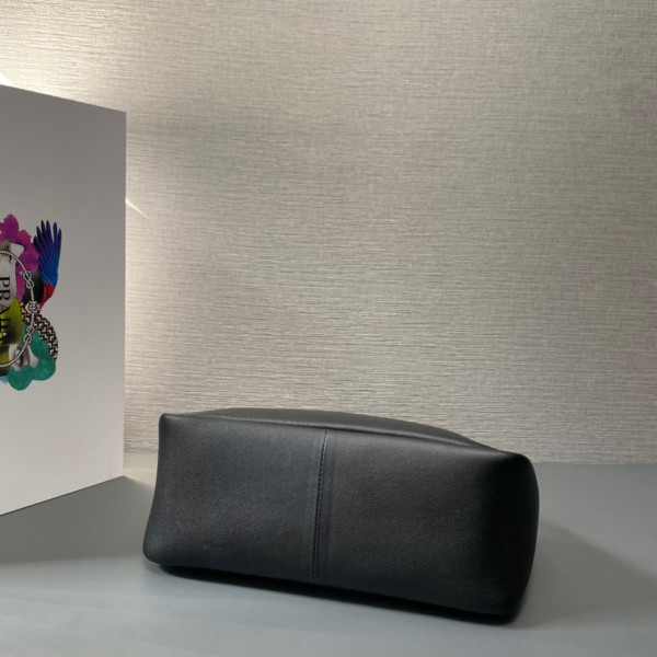 Pra*a leather handbag-28*18*11cm