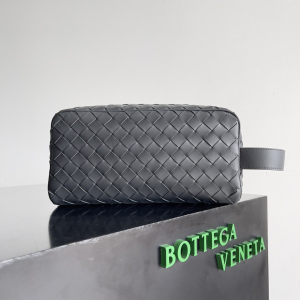 bo*te*ga Ve*ne*ta intrecciato leather wallet-on-strap
