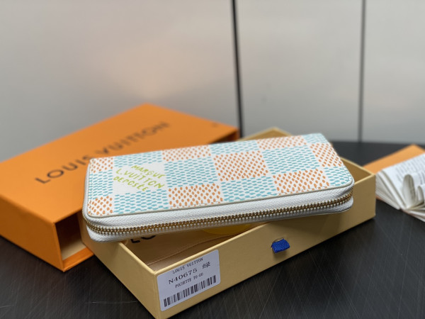 l0*is V*t0n zippy wallet-10*20*2 cm