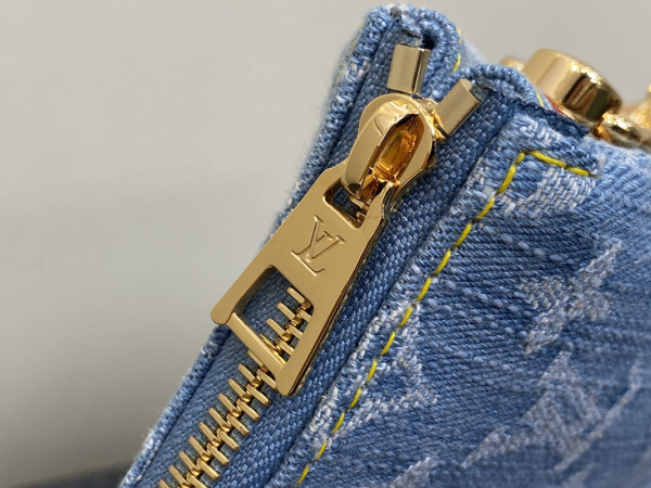 l0*is V*t0n coussin bb