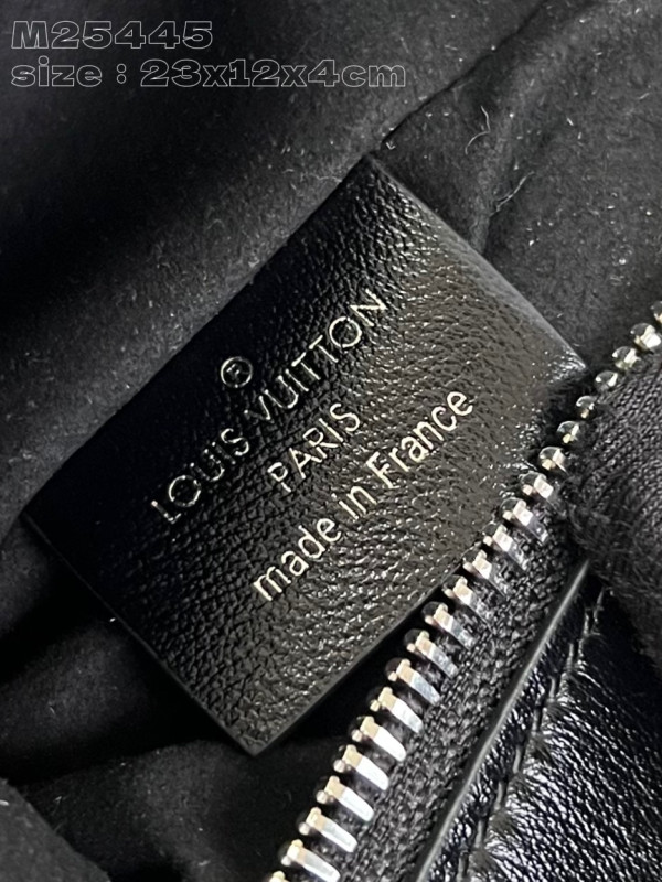 l0*is V*t0n slim trunk-23*12*4cm