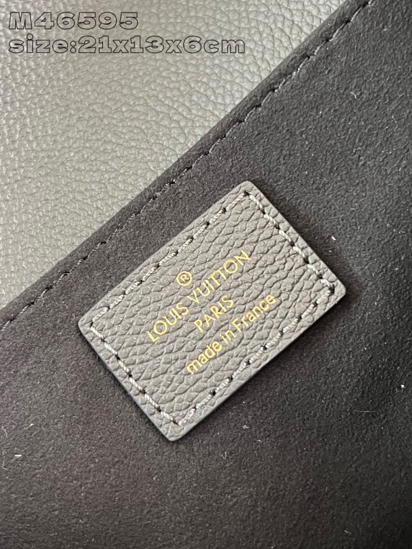 l0*is V*t0n pochette metis east west