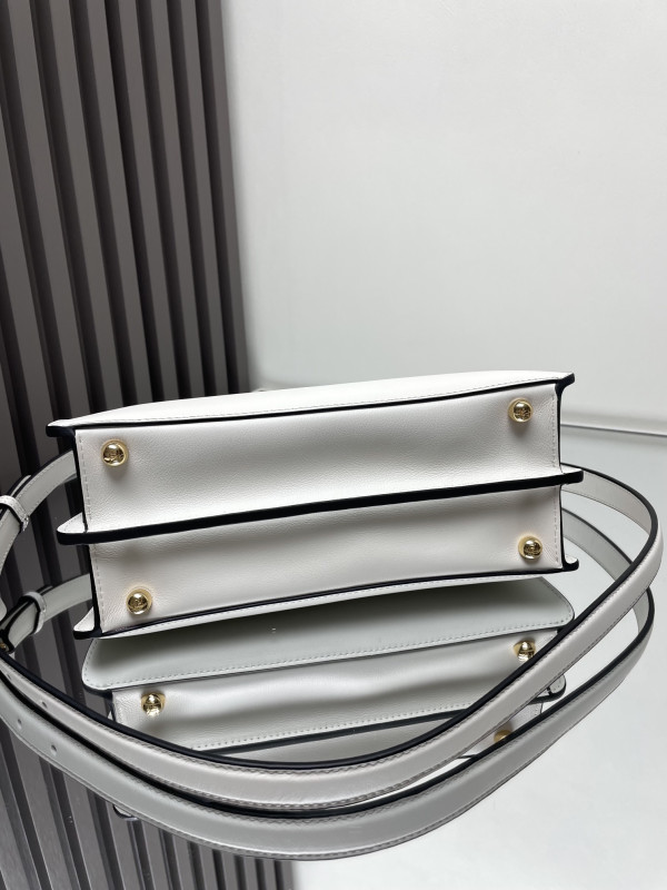 F**di peekaboo iseeu small-27x21x11cm