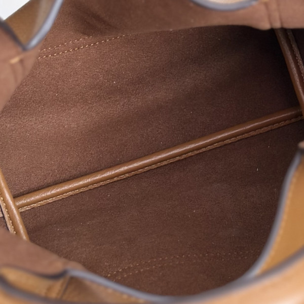 G*u*i softbit medium top handle bag