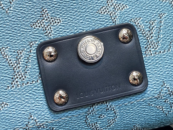 l0*is V*t0n soul trunk-19*15*7cm