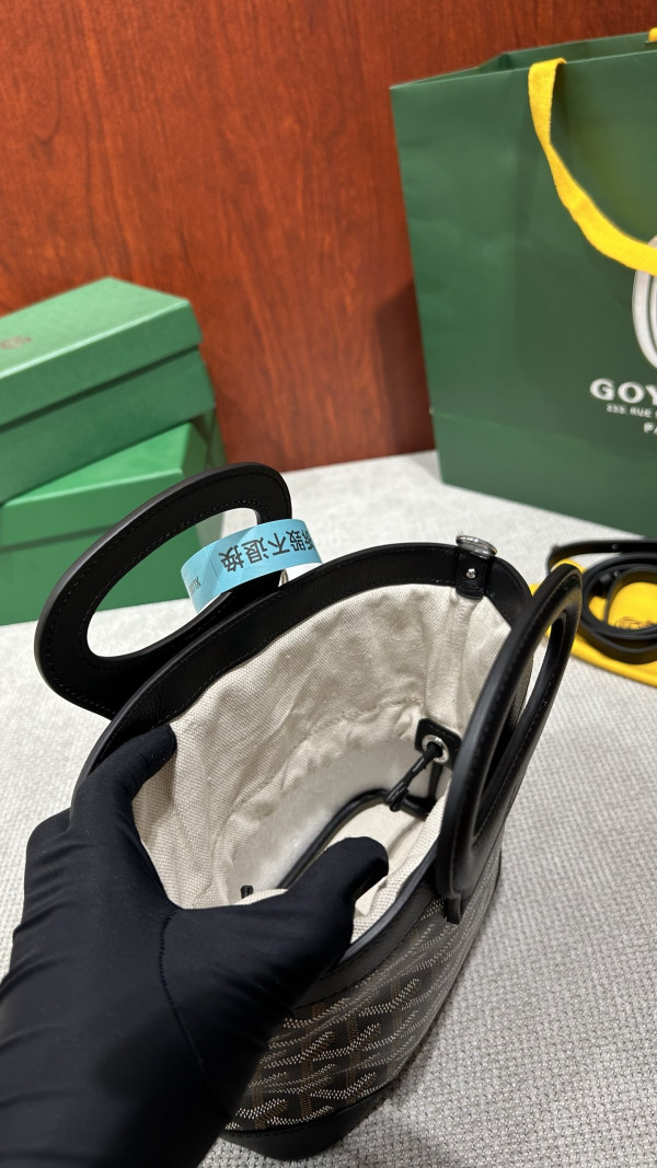 Go*ard beluga  - 23×18.5×8cm