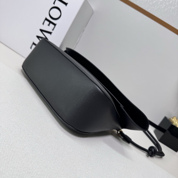 L0ew* medium ola bag in smooth calfskin - 26*18*13cm