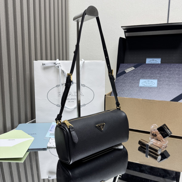 Pra*a leather pouch - 22*9*7.5cm