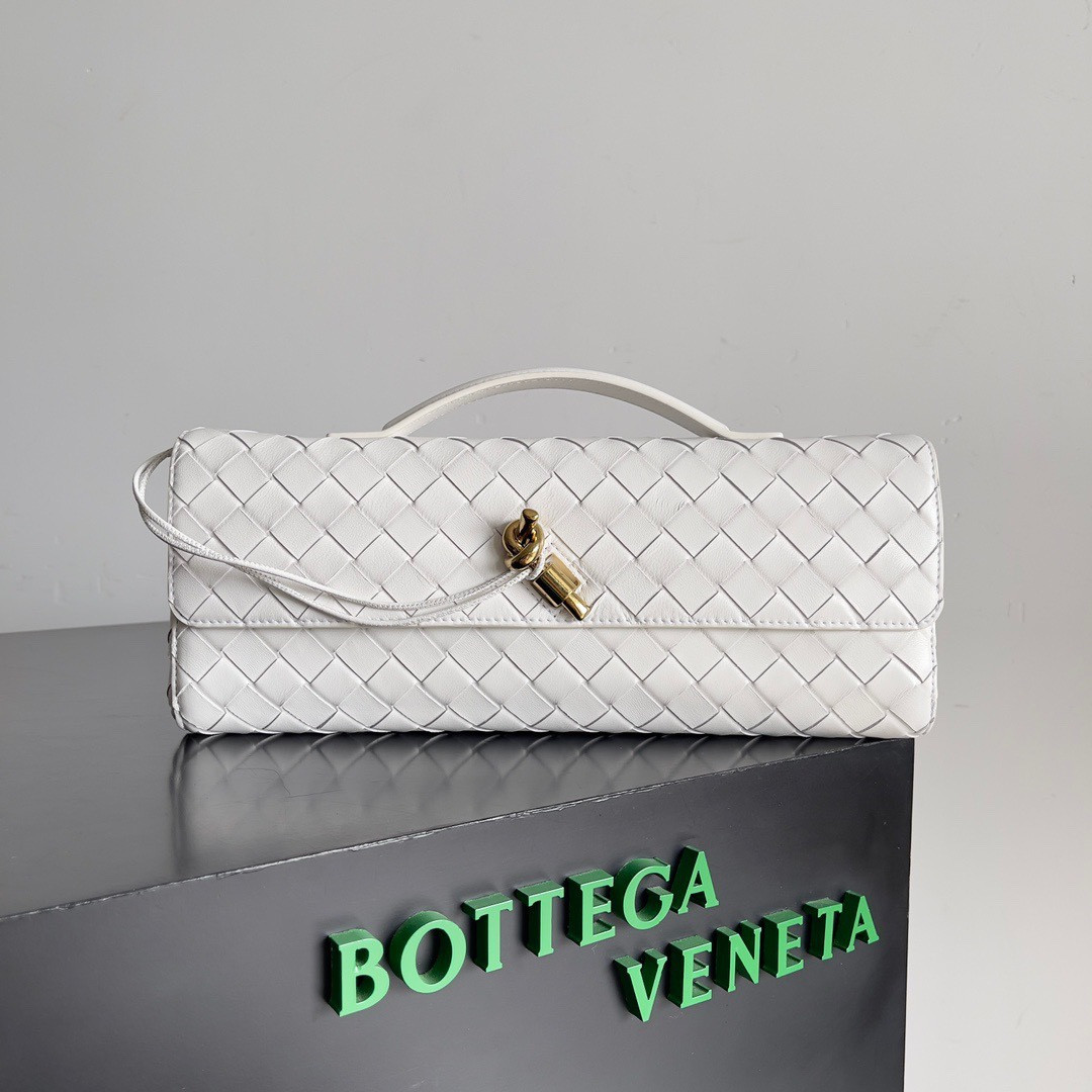 bo*te*ga Ve*ne*ta long clutch andiamo with handle