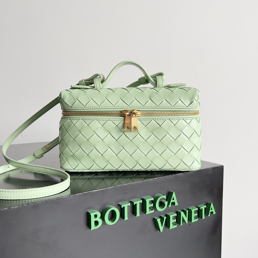 bo*te*ga Ve*ne*ta  vanity case crossbody bag